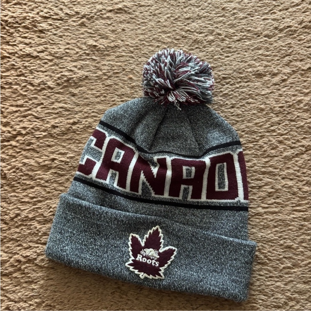 Roots Gray and Burgundy Knit Beanie puff ball winter toque canada